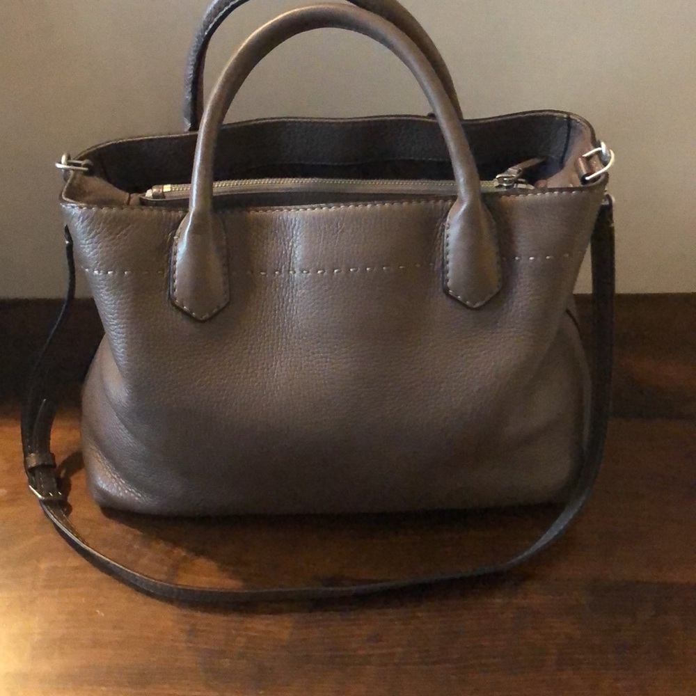 Tory Burch McGraw Purse!! Gently used! All tags and dust bag included! - Picture 5 of 15